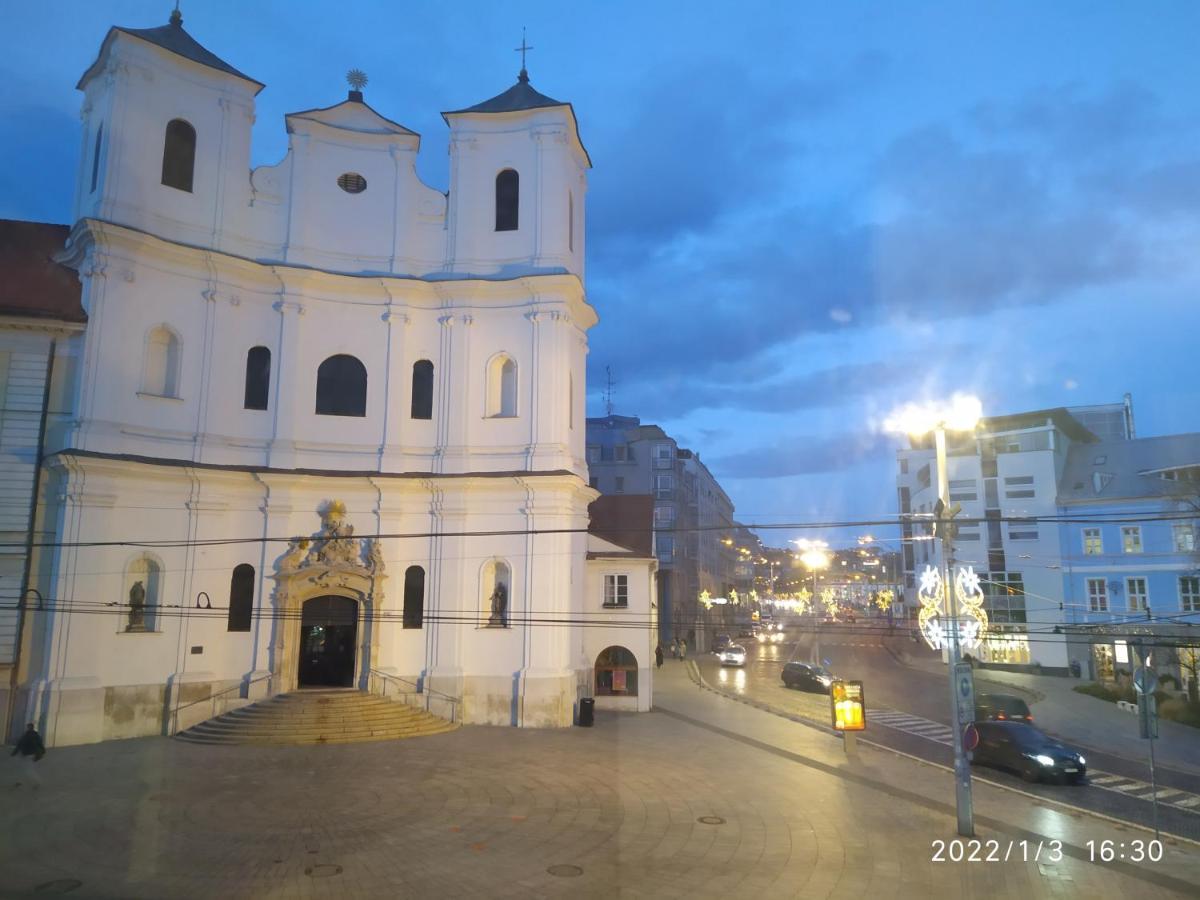 Krasny Byt S Vyhladmi V Historickom Centre Μπρατισλάβα Εξωτερικό φωτογραφία